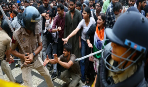 بھارت میں تعلیمی اصلاحات کے مطالبے پر احتجاج، پولیس کا کریک ڈاؤن، 180 افراد زخمی